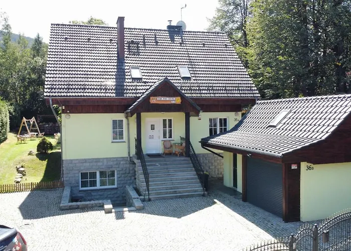 Dom Pod Sosna Bed & Breakfast 3*